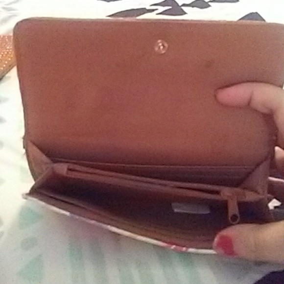 2 wallets one floral one tribal print some flaws s - Picture 4 of 7